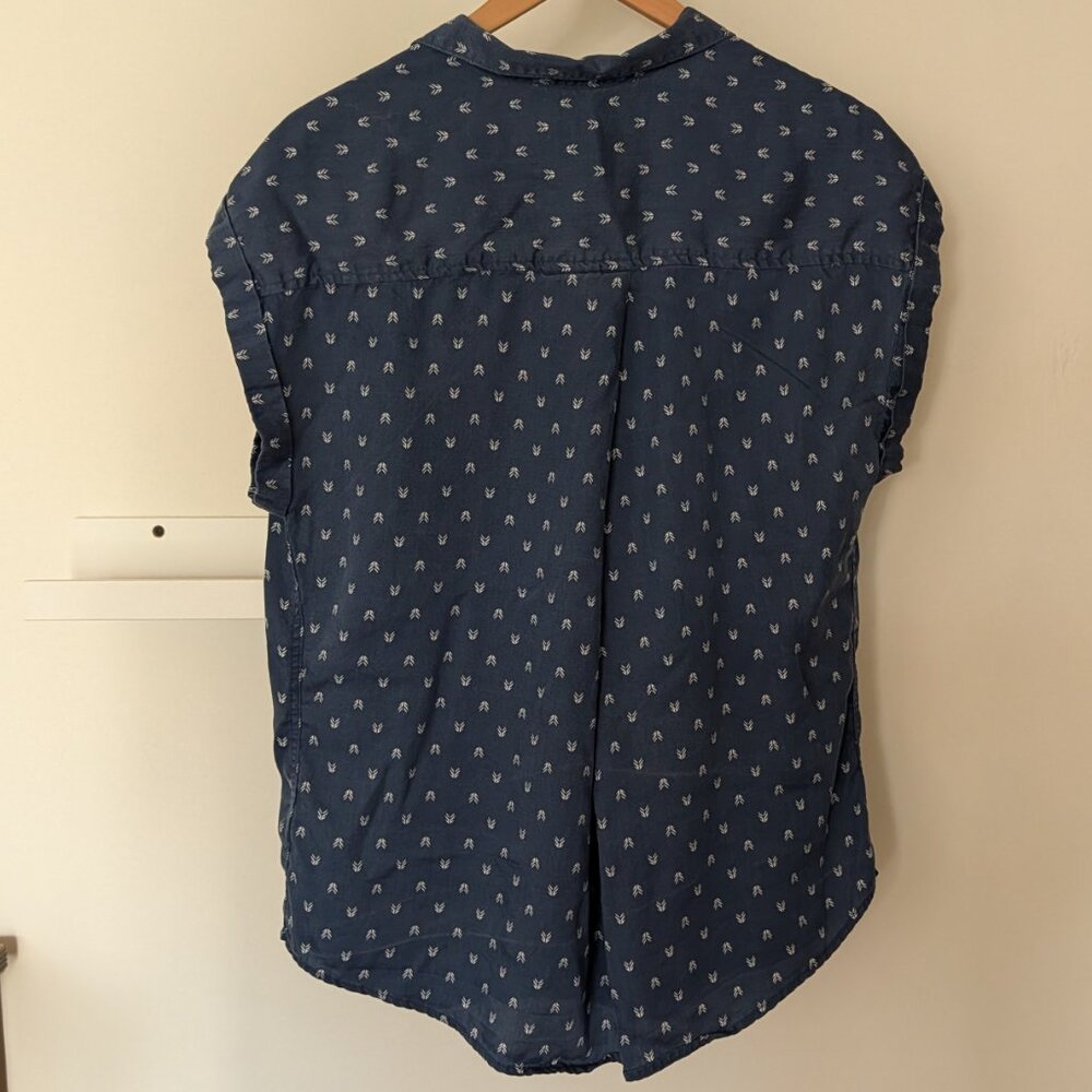 Jach's Girlfriend 100% Tencel Women's L Button Up Denim Blue Camp Shirt Top - Picture 3 of 5
